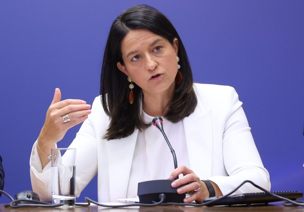 Κεραμέως: Την Πέμπτη κλειδώνει ο κατώτατος μισθός - Στόχος τα 950 ευρώ