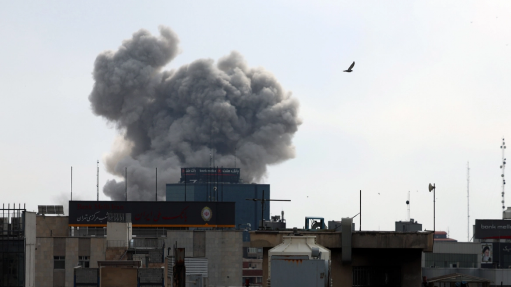 ΗΑΕ: Πάνω από 100 συλλήψεις στο Άμπου Ντάμπι για παραπλανητικά βίντεο από τον πόλεμο στην περιοχή