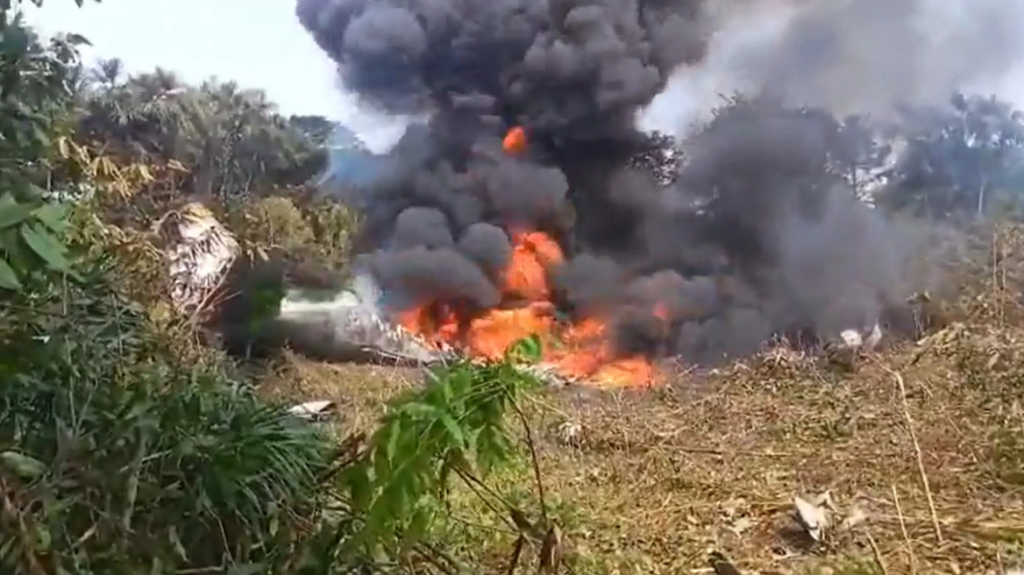 Κολομβία: Κατέπεσε μετά την απογείωση στρατιωτικό αεροσκάφος με δεκάδες επιβαίνοντες