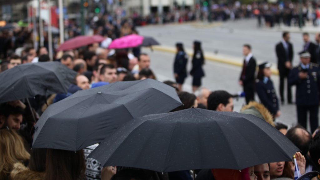 Καιρός: Nεφώσεις και τοπικές βροχές – Με τι καιρό θα κάνουμε παρέλαση