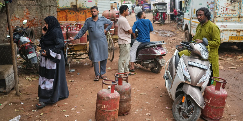 Διαβάστε ακόμη: Κριστίν Λαγκάρντ: Η ΕΚΤ έχει στη διάθεσή της ένα «φάσμα επιλογών» απέναντι στο ενεργειακό σοκ Φιλελληνισμός και Τέχνη: Η εικόνα της Ελλάδας στη συνείδηση της Ευρώπης Χρυσός: Ριμπάουντ πάνω από τα 4.600 δολ. – Ελπίδες για λήξη του πολέμου Moody’s: Ενεργειακό σοκ και «φρένο» στην ανάπτυξη – Πώς επηρεάζεται η Ελλάδα από το αρνητικό σενάριο