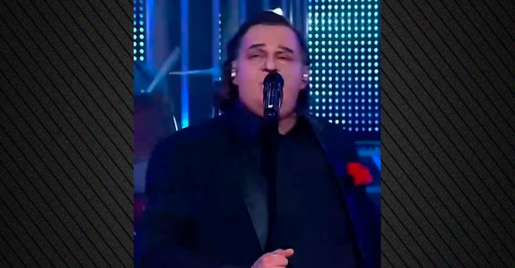 Παίκτης από το Your Face Sounds Familiar της Βουλγαρίας ενσάρκωσε τον Βασίλη Καρρά και έγινε χαμός από... γαρύφαλλα, δείτε το βίντεο