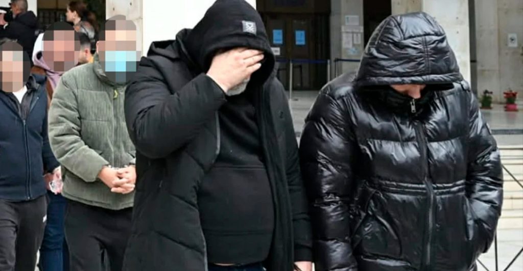 Απάτη κατά του ΕΦΚΑ: Το ψητοπωλείο φάντασμα με τους 323 εργαζόμενους και ο αχυράνθρωπος