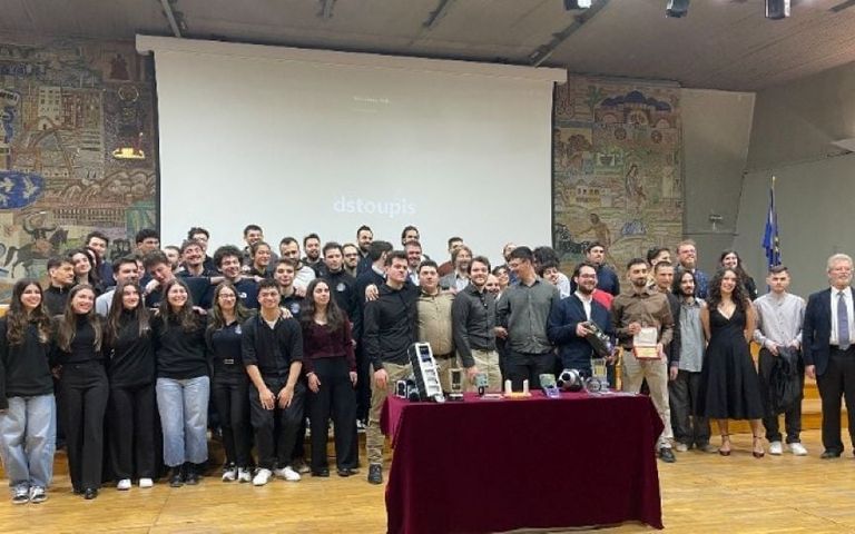 «Μιλά» με λέιζερ από το Διάστημα: Ο ελληνικός νανοδορυφόρος που γράφει ιστορία