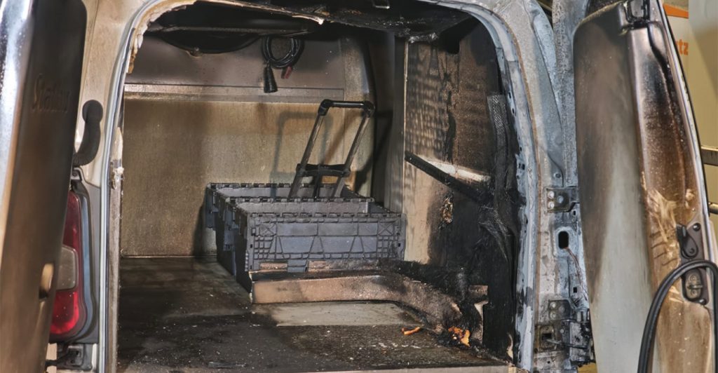 Μπαράζ εμπρηστικών επιθέσεων μέσα σε μισή ώρα σε Πατήσια, Ζωγράφου και Πολύγωνο: Έκαψαν 2 ΑΤΜ και ένα όχημα