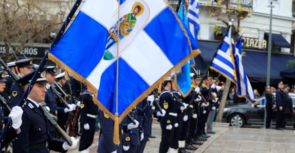 Καιρός: Με βροχές και συννεφιά οι παρελάσεις, βελτίωση από το μεσημέρι - Νέα κακοκαιρία από την Παρασκευή