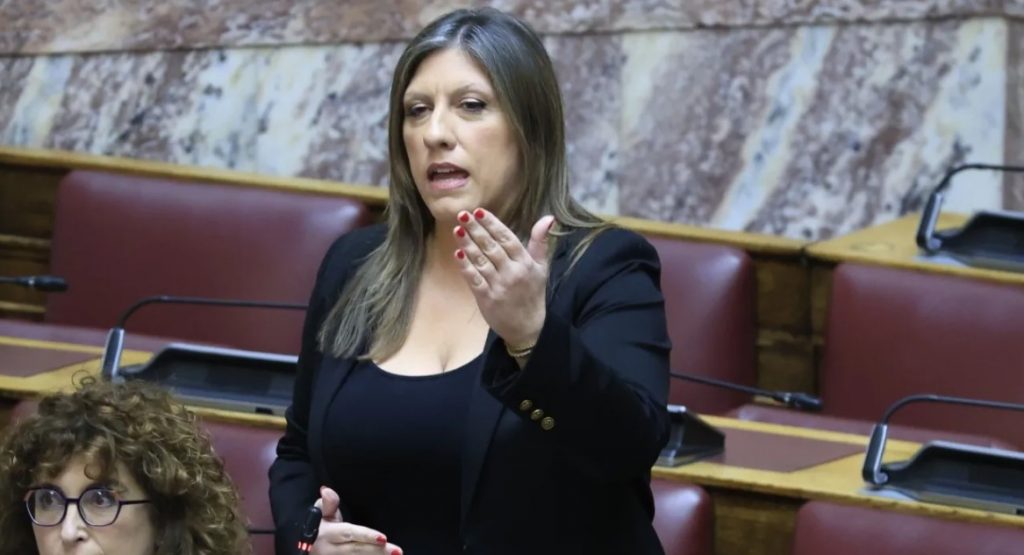 Το βίντεο της Κωνσταντοπούλου από το δικαστικό μέγαρο της Λάρισας ενώ υπέβαλαν μήνυση Καρυστιανού και Ρούτσι