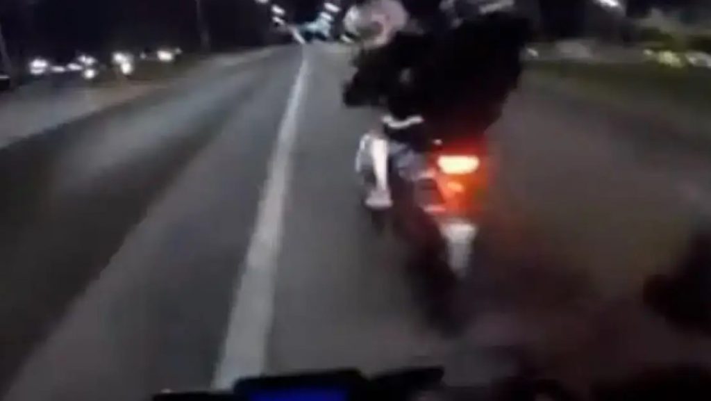 Απίστευτη κλοπή μηχανής στην Αργεντινή: Του πήραν το κλειδί εν κινήσει ενώ έτρεχε με 100χλμ./ώρα - ΒΙΝΤΕΟ