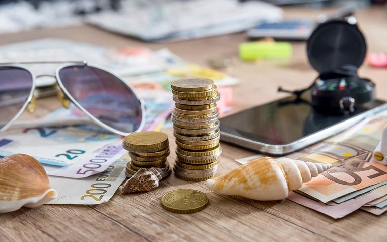 το 2026 ίσως είναι η χρονιά των διακοπών στο σπίτι, με τη λέξη-κλειδί του 2008, «staycation» (διακοπές στο σπίτι), να επιστρέφει, δυναμικά.