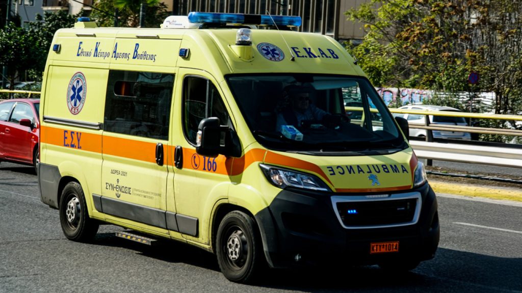 Καλλιθέα: Μεθυσμένος οδηγός παρέσυρε 14χρονη και προσέκρουσε σε δύο σταθμευμένα οχήματα