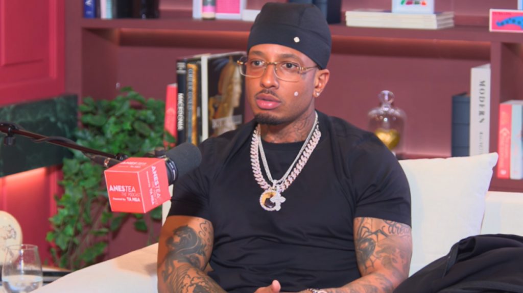 Light: Θα μπορούσατε να με δείτε ως πολιτικό, αν και γνωρίζω ότι είναι ένας πολύ βρώμικος χώρος