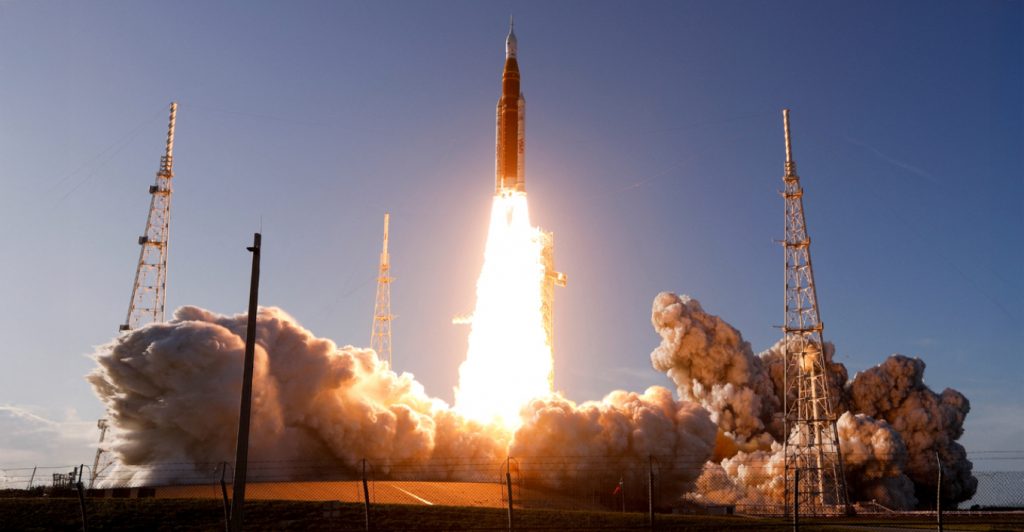 Artemis II: Ξεκίνησε η ιστορική αποστολή προς τη Σελήνη - Το αναπάντεχο πρόβλημα στην τουαλέτα