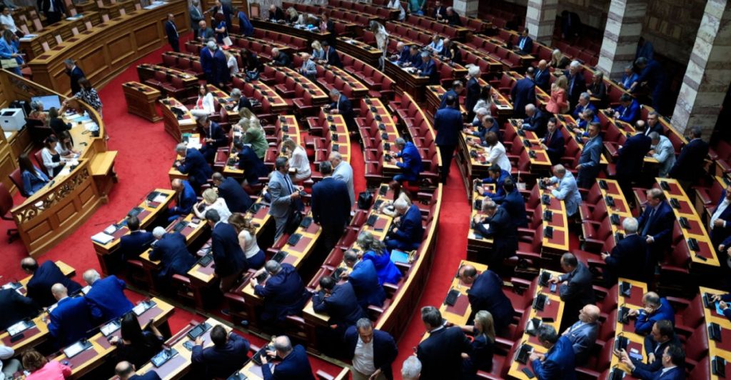 Στη Βουλή σήμερα η δικογραφία του ΟΠΕΚΕΠΕ για τους 11+2: Τα ονόματα και οι διαδικασίες για την άρση ασυλίας και το άρθρο 86