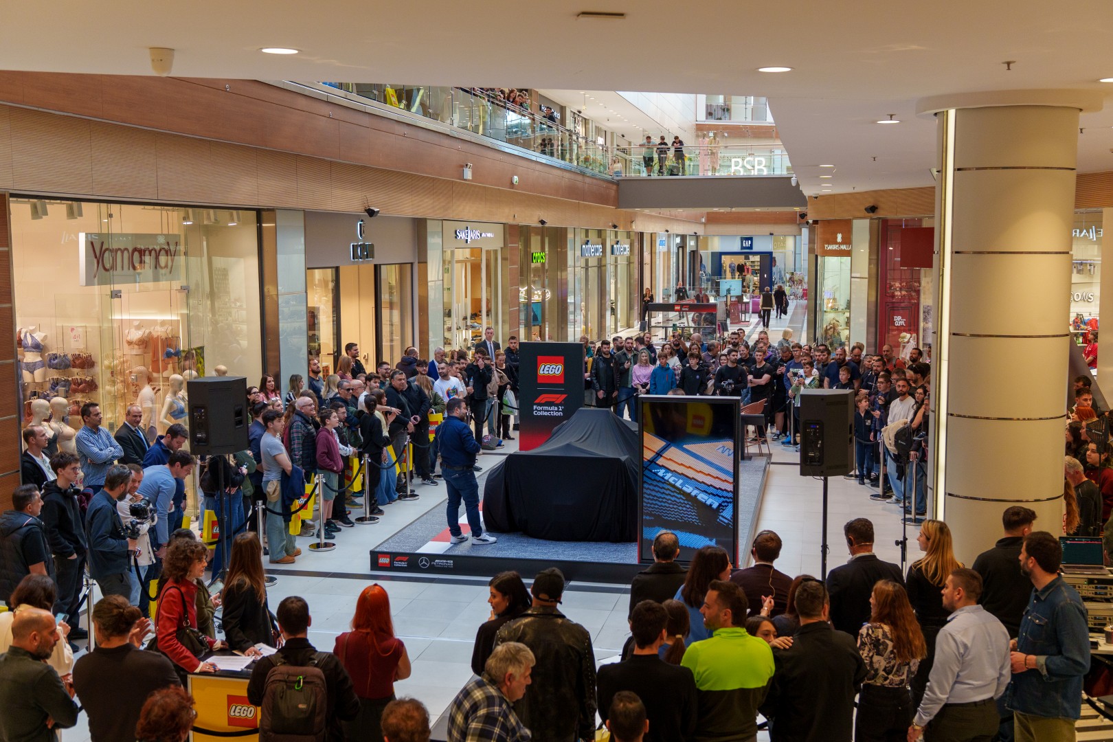 To μονοθέσιο LEGO Mercedes-AMG Petronas F1 στο «The Mall Athens»