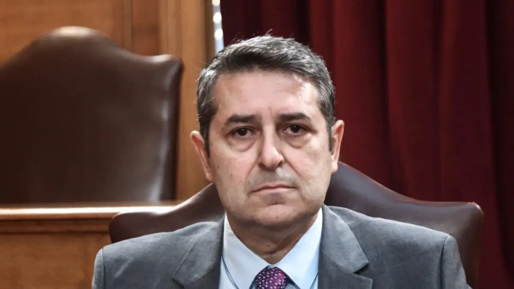 Σκληρή απάντηση σε δημοσίευμα της εφημερίδας «Documento» και στον εκδότη της, Κώστα Βαξεβάνη που τον εμπλέκει σε υπόθεση διαφθοράς στην Κύπρο, δίνει ο υφυπουργός στον πρωθυπουργό, Γιώργος Μυλωνάκης,