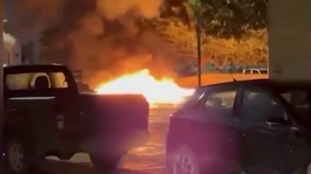 Ηράκλειο: Ανήλικοι έριξαν μολότοφ έξω από εκκλησία - Βίντεο