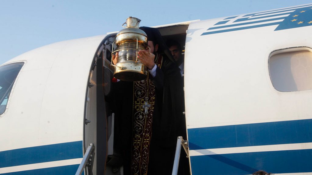 Άγιο Φως: Με ειδικές πτήσεις της Aegean και της Olympic Air η μεταφορά του σε 11 προορισμούς - Δείτε το πρόγραμμα