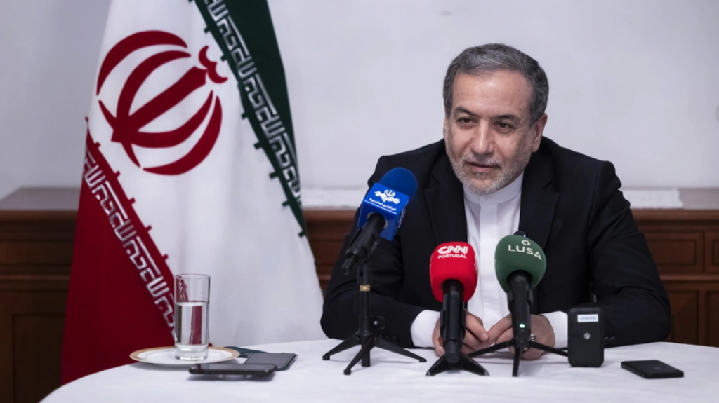 Για την εκεχειρία και την ασφάλεια στα Στενά του Ορμούζ συζήτησαν Αμπάς Αραγτσί και Σεργκέι Λαβρόφ,