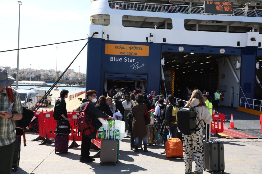 Φεύγουν και οι τελευταίοι εκδρομείς του Πάσχα, αυξημένη η κίνηση στα λιμάνια