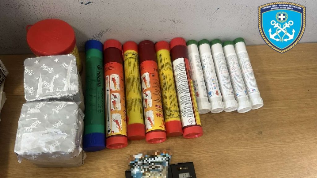 Πειραιάς: Συνελήφθη 25χρονος με ναρκωτικά και πυροτεχνικά σε πλοίο στο λιμάνι