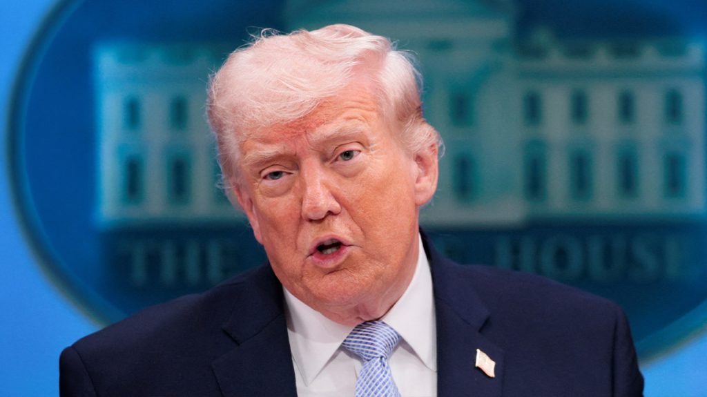 Τραμπ: «Μπορεί να περάσουμε από την Κούβα αφού τελειώσουμε με το Ιράν»