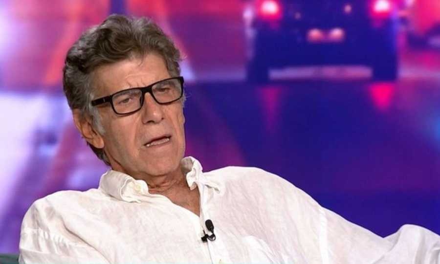 Γιάννης Μπέζος: Οι άνθρωποι της γενιάς μου δεν πρέπει να καταφεύγουν στη λογική «γινόμαστε και εμείς νέοι», αυτά είναι γελοία πράγματα