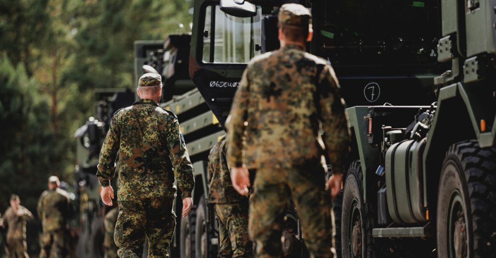 WSJ: Οι Ευρωπαίοι ετοιμάζουν εναλλακτικό σχέδιο αν ο Τραμπ βγάλει τις ΗΠΑ από το ΝΑΤΟ, ο ρόλος της Γερμανίας