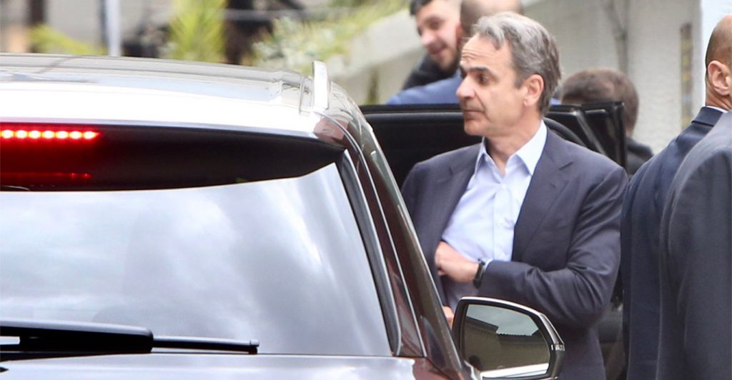 Κυριάκος Μητσοτάκης: Στον Ευαγγελισμό για τον διασωληνωμένο Γιώργο Μυλωνάκη