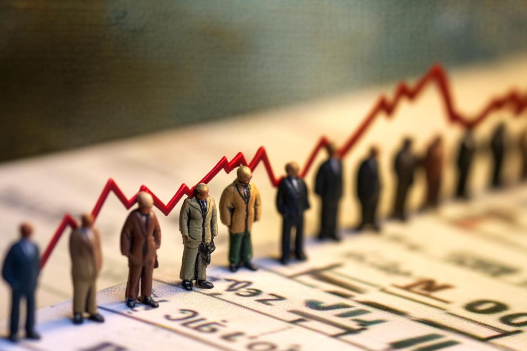 Η «ακτινογραφία» του ασφαλιστικού συστήματος - Η δημογραφική «βόμβα» και η απόλυτη εξάρτηση από το κράτος απειλούν τη βιωσιμότητα του ασφαλιστικού - Οι κρίσιμες διαρθρωτικές αρρυθμίες που ακόμη δεν έχουν αντιμετωπιστεί αποτελεσματικά