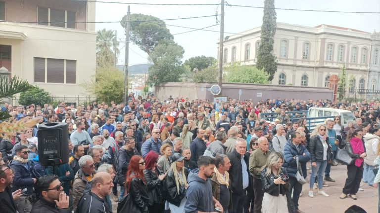 Στο Υπουργείο αύριο οι αγρότες της Λέσβου – Συνεχίζεται ο αποκλεισμός στο λιμάνι της Μυτιλήνης