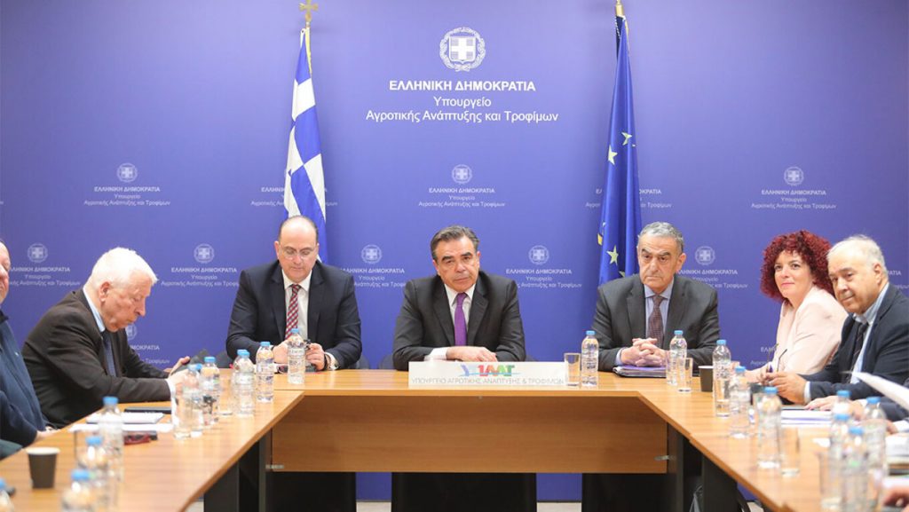 Κτηνοτρόφοι - τυροκόμοι και Σχοινάς σε έκτακτη συνάντηση για τον αφθώδη πυρετό