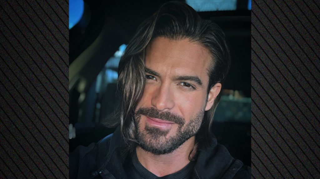 Άρης Μουγκοπέτρος: Επέστρεψε στο στούντιο ηχογράφησης έναν χρόνο μετά τον ακρωτηριασμό των δαχτύλων του