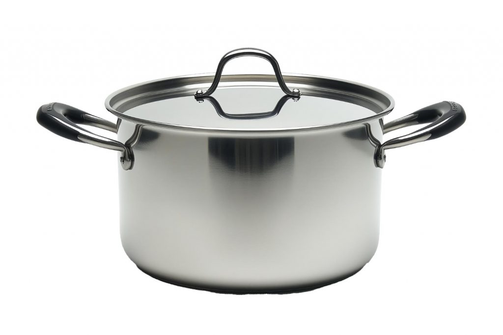 Ο υφυπουργός που έφαγε μια κατσαρόλα στο κεφάλι από τη γυναίκα του, που στη συνέχεια τον έδιωξε από το σπίτι, επειδή τότε παρά τις υποσχέσεις, ο πρωθυπουργός δεν τον είχε υπουργοποιήσει!