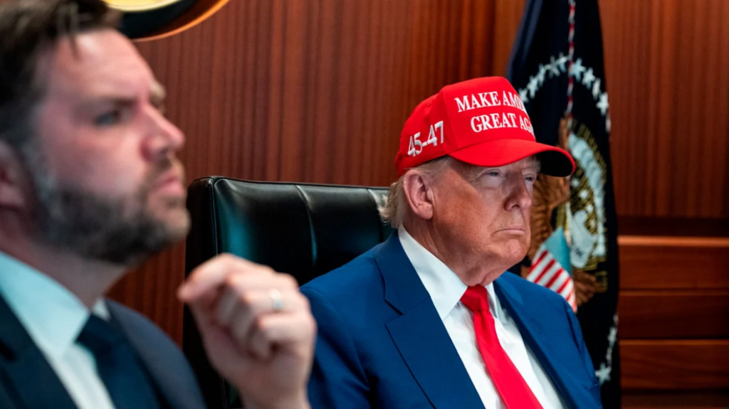 WSJ: Πώς απέκλεισαν τον Τραμπ από την αίθουσα επιχειρήσεων στον Λευκό Οίκο κατά την επιχείρηση στο Ιράν για τους Αμερικανούς πιλότους