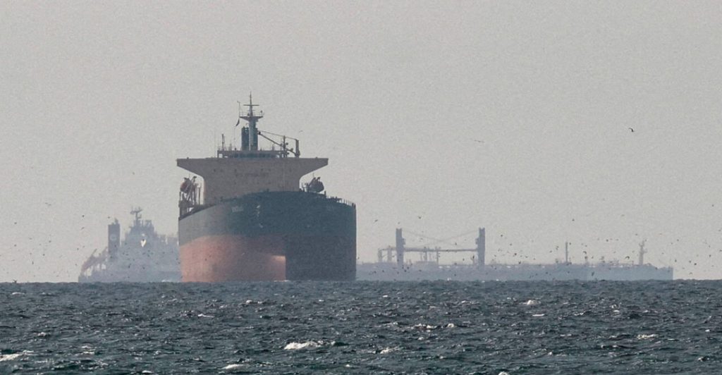 Το Πολεμικό Ναυτικό των ΗΠΑ έχει μπλοκάρει 27 πλοία στα Στενά του Ορμούζ, οι δύο επιλογές για το ιρανικό κοντέινερ