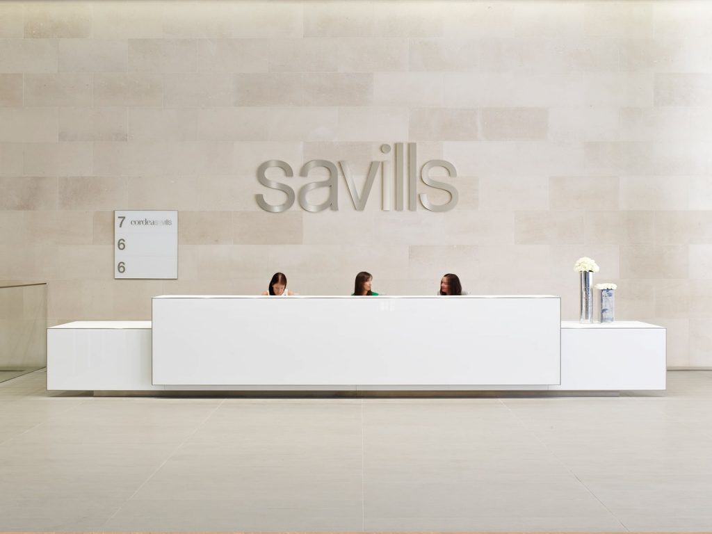 Savills: Πώς η Ελλάδα έγινε πρωταθλήτρια στις επενδύσεις ακινήτων