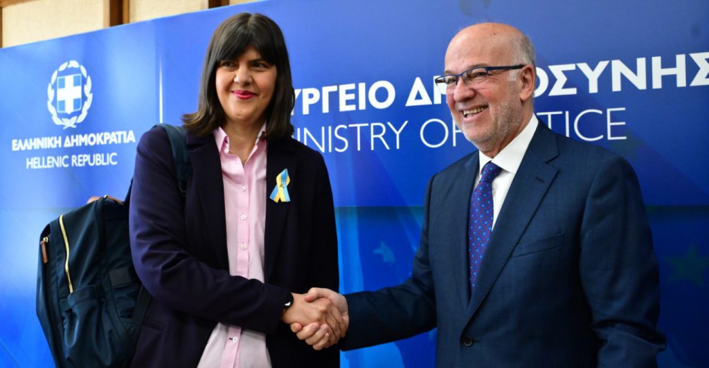 Στην Αθήνα η Λάουρα Κοβέσι: Σε εξέλιξη συνάντηση με τον Φλωρίδη στο υπουργείο Δικαιοσύνης, δείτε βίντεο