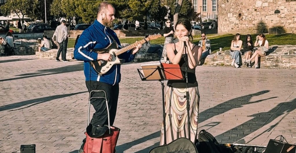 Θεσσαλονίκη: Θα διαγραφεί το πρόστιμο των 300 ευρώ στους μουσικούς του δρόμου μετά από συνάντηση με τον Δήμο