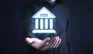 1. Γιατί άραγε θριαμβολογούν οι Τράπεζες, επειδή μπήκαν στα ναυτιλιακά δάνεια τώρα που φεύγουν οι ξένοι; 2. Προβληματισμός στην ΤτΕ από την έκθεση περίπου 30% του συνολικού τους δανεισμού στον τομέα της Ενέργειας!