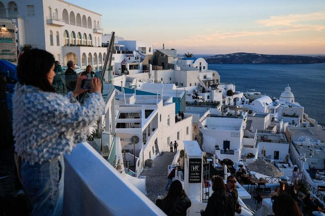 Κοινωνικός Τουρισμός 2026: Σήμερα η σειρά για ΑΦΜ που λήγουν σε 3 και 4, πώς να εξασφαλίσετε μία από τις 300.000 επιταγές