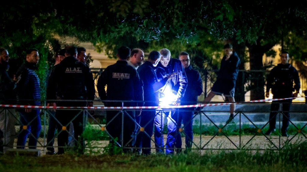 Άγιος Δημήτριος: Ο ταξίαρχος της ΕΛΑΣ πήγε για τον νεκρό από το μαχαίρωμα στον Άγιο Δημήτριο χωρίς να ξέρει ότι είναι ο γιος του - Πού στρέφονται οι έρευνες