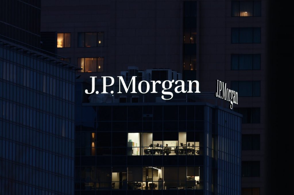 JP Morgan για ΔΕΗ: Ισχυρότερo επενδυτικό story με την ΑΜΚ των €4 δισ.