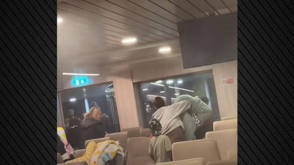 260426155638_πλοιο