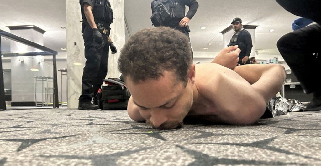 «Είναι στόχοι, ιεραρχημένοι από τον υψηλότερο προς τον χαμηλότερο»: Ξεψαχνίζουν το μανιφέστο που έγραψε ο 31χρονος πριν την επίθεση στο δείπνο του Λευκού Οίκου