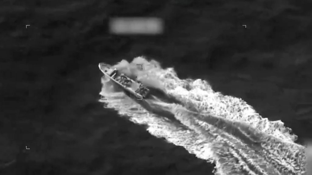 Οι ΗΠΑ έπληξαν ξανά ταχύπλοο με διακινητές ναρκωτικών - Bίντεο από τη στιγμή του βομβαρδισμού