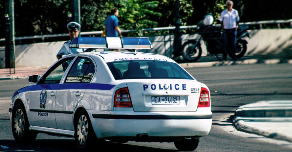 Αδιανόητο περιστατικό στο Παγκράτι: Οδηγός μηχανής επιτέθηκε και έσπασε το πόδι 23χρονης επειδή δεν μπορούσε να περιμένει να παρκάρει