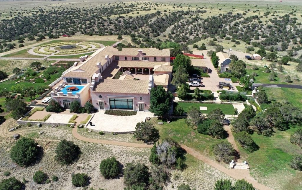 Ανατριχιαστικές μαρτυρίες από το σκοτεινό ράντσο του Επστάιν στο Νέο Μεξικό: «Κανείς δεν μπορούσε να σε ακούσει, ήμουν σαν ποντίκι στην παγίδα»