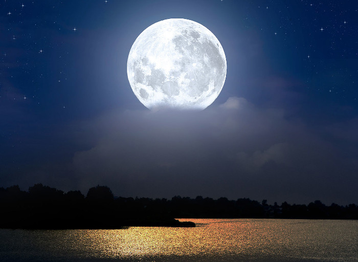 Πανσέληνος Μαΐου: Πότε θα δούμε το «Φεγγάρι των Λουλουδιών» και τη σπάνια «Μπλε Σελήνη»