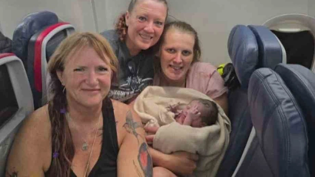 Σοκ στις ΗΠΑ: Γυναίκα γέννησε κατά τη διάρκεια πτήσης 30 λεπτά πριν την προσγείωση - Βίντεο