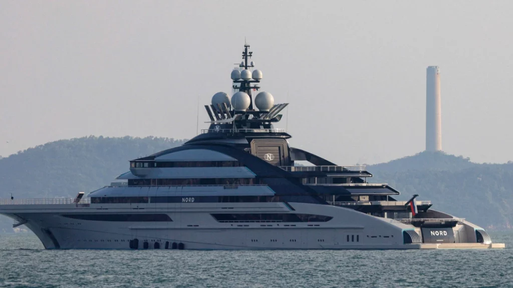 Το σούπερ γιοτ των $500 εκατoμμυρίων που πέρασε τα Στενά του Ορμούζ